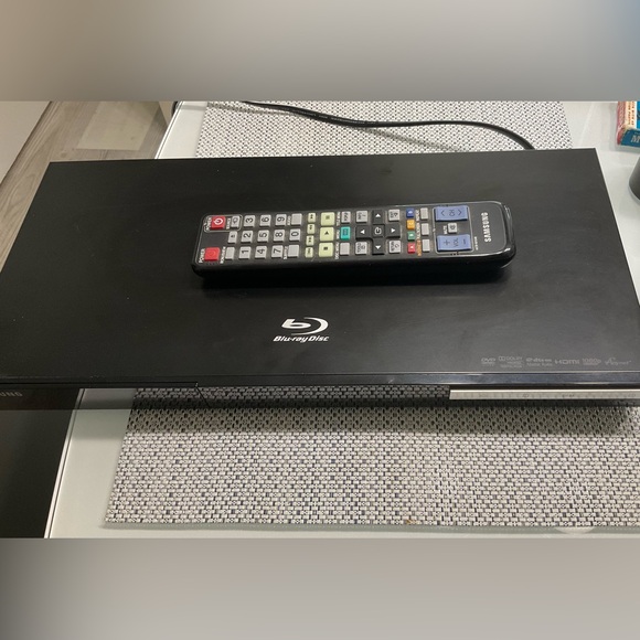 Blu-ray player - Picture 1 of 2